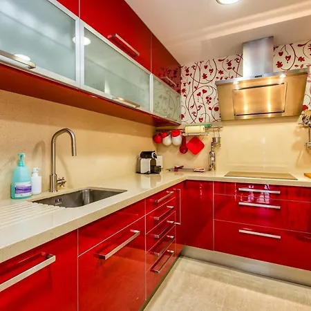 2 Bedroom With Pool In The Heart Of Puerto Banus Апартаменты *