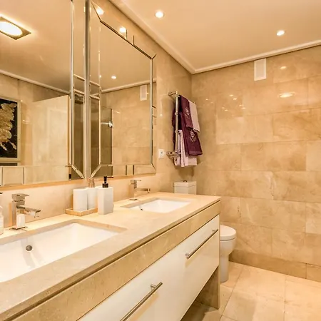 2 Bedroom With Pool In The Heart Of Puerto Banus Апартаменты Марбелья